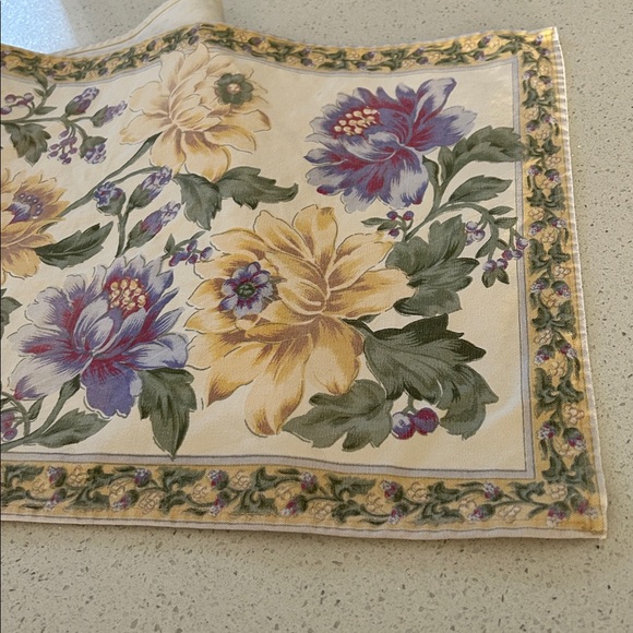 April Cornell Botanical Table Runner - Picture 3 of 7